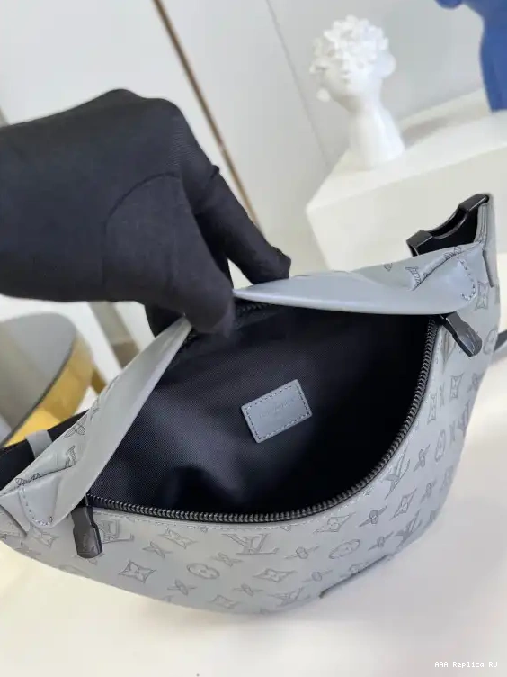 Aaa replica bags DISCOVERY LOUIS BUMBAG VUITTON 0629